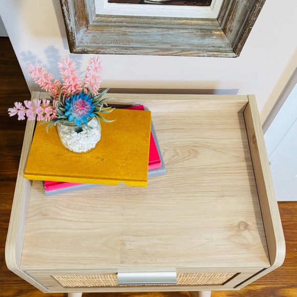 Accent Side Table - Picture 4 of 10